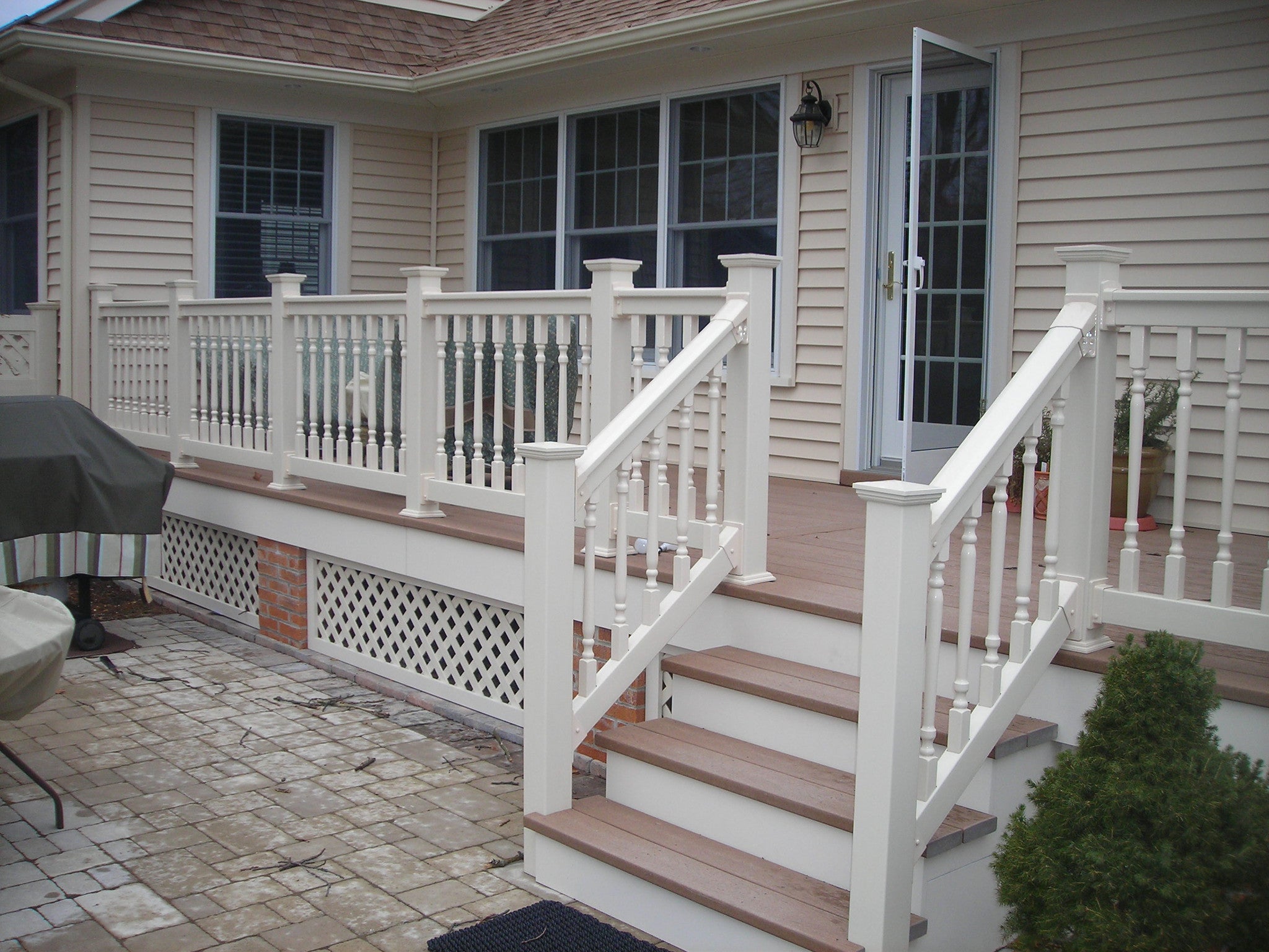 Vinyl Railing Kit with Colonial Balusters