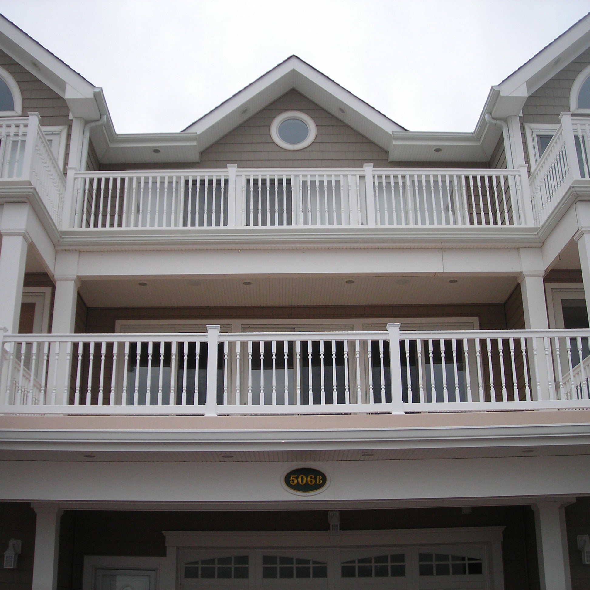 Vinyl Railing Kit with Colonial Balusters