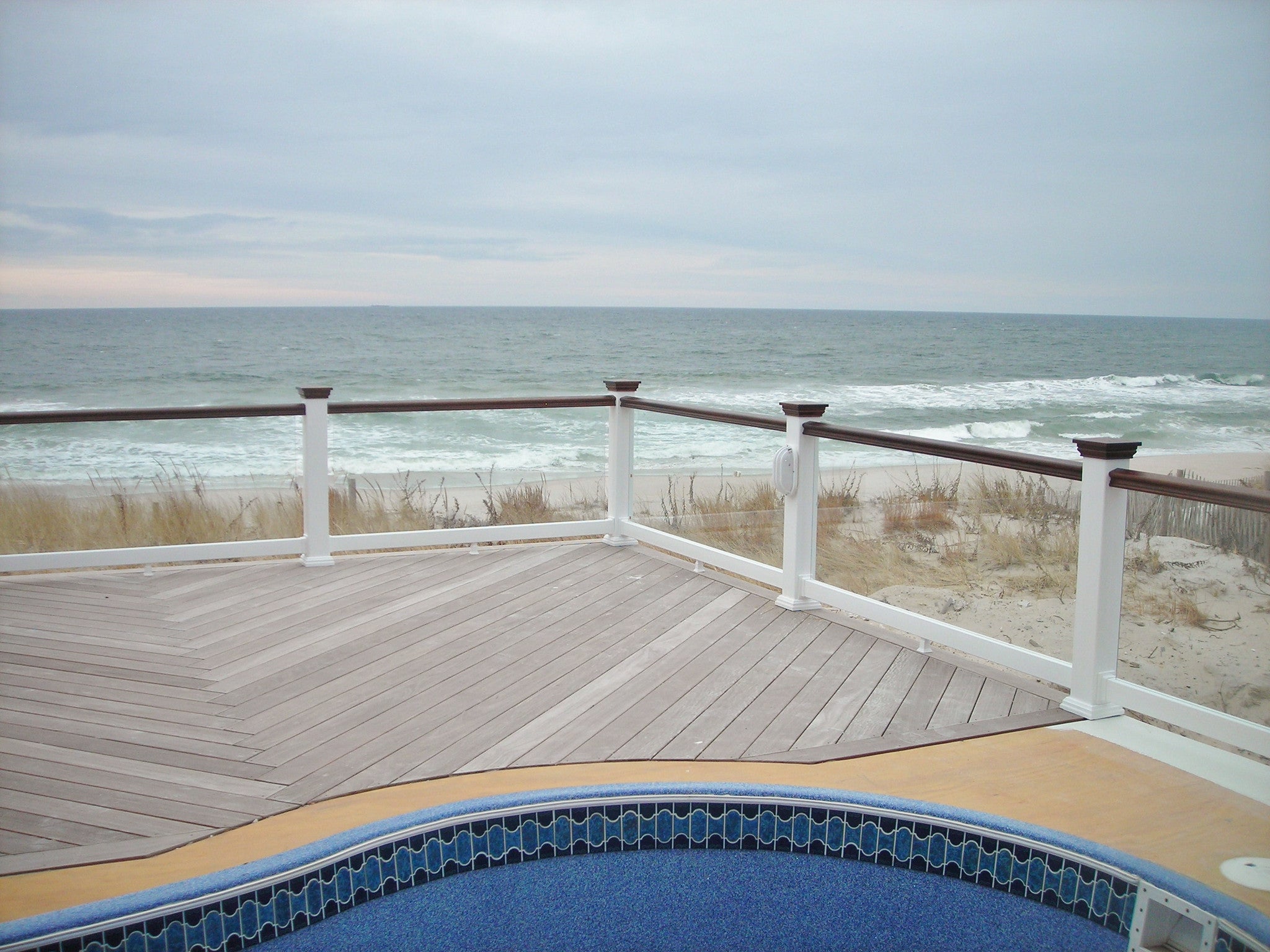 Vinyl Railing Kit with Glass Panels