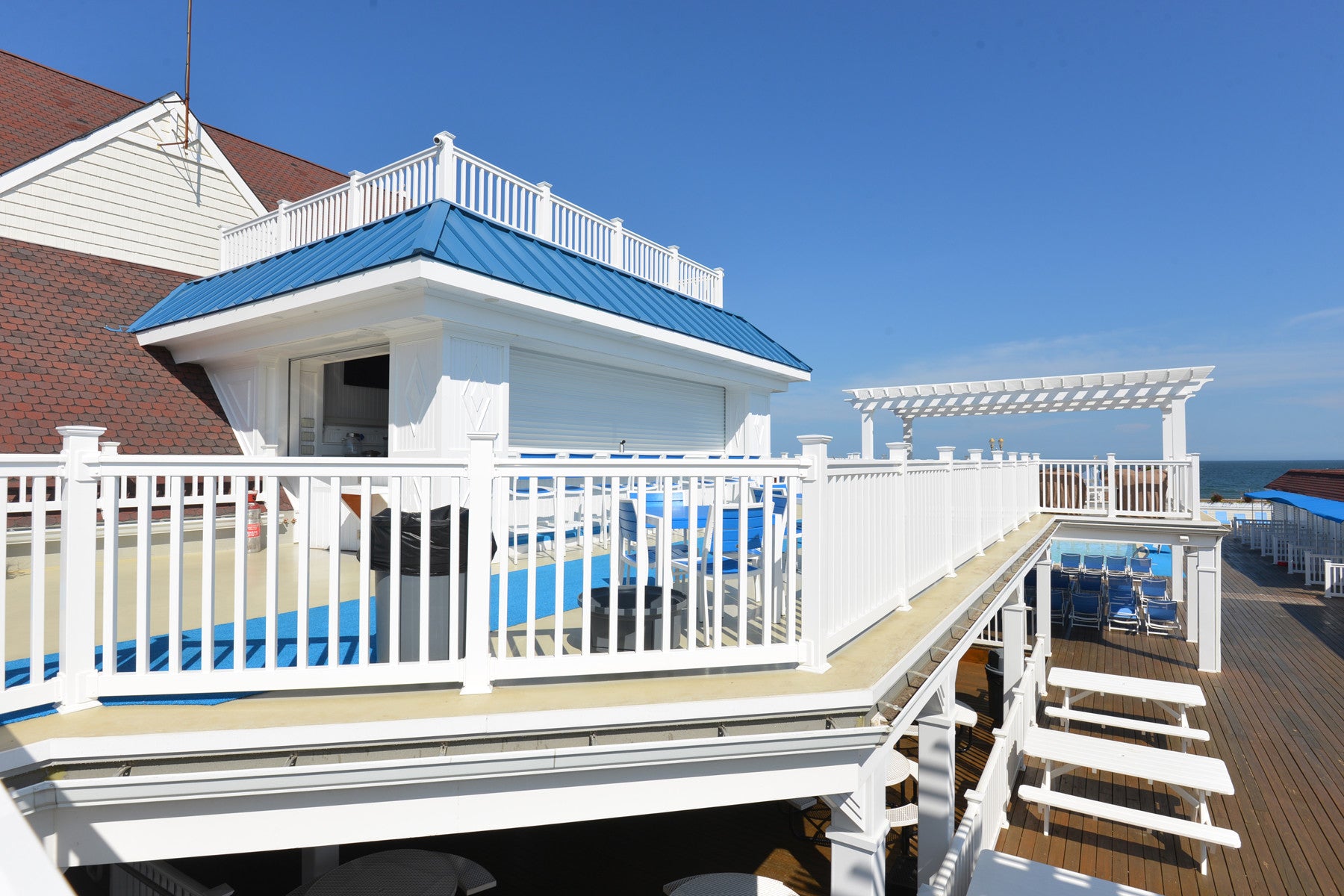 Vinyl Railing Kit with Square Balusters