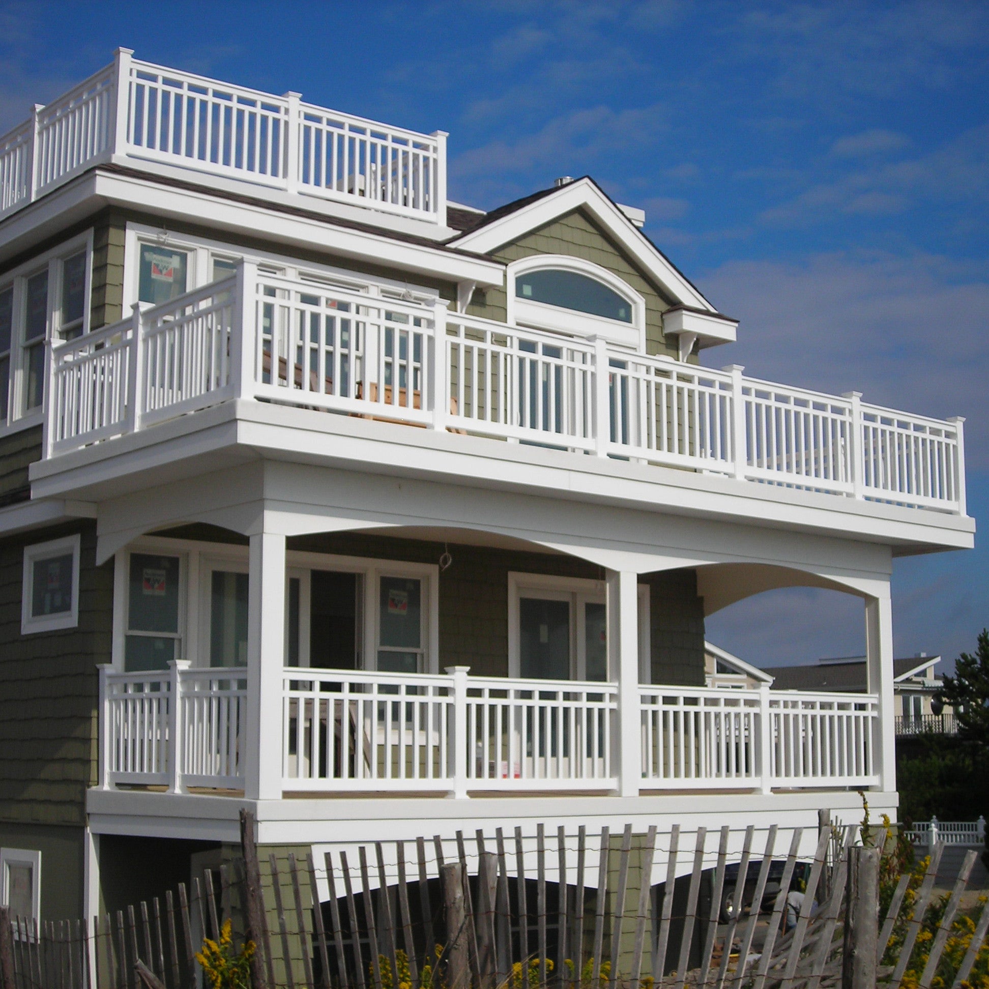 Vinyl Railing Mid-Rail Kit with Alternating Square Balusters